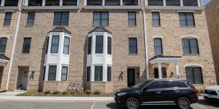 Walkable Short Pump Living with a Huge Private Deck Gallery 1