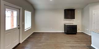 Spacious 4 Bedroom 2 Bathroom Home in Mustang Schools Gallery 7