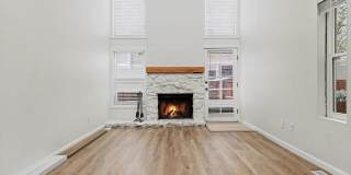 Spacious 2Bed/2.5Bath Townhouse in Central Denver Gallery 4