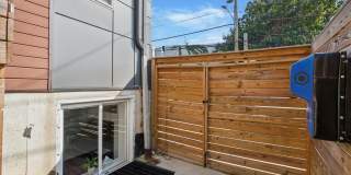 1500 N MYRTLEWOOD Street Gallery 23
