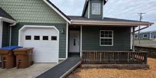 Large 3 bedroom 2 bath duplex. 1520 sq ft, vaulted ceilings Gallery 1