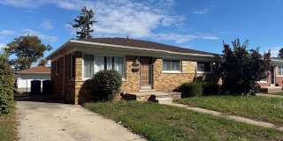 3 Bedroom Ranch/Full Basement - Warren Gallery 1