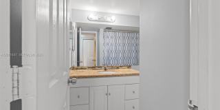 3083 N Oakland Forest Dr Gallery 64