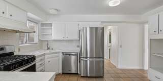 3Bd/2ba Home w/parking in Santa Monica Gallery 5