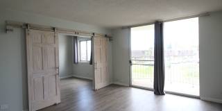 Beautifully upgraded 1 bedroom end unit! Gallery 1