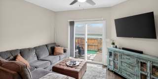 Spacious 2BR Condo Finished Basement in Aurora Gallery 7