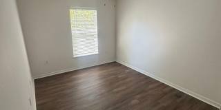 Beautiful 3/2 townhome Gallery 25