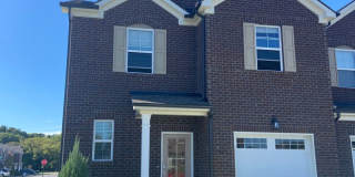 End Unit Townhome in Lebanon / 3 Spacious Bedrooms / Loft Area / 1 Car Garage / Back Patio Gallery 1