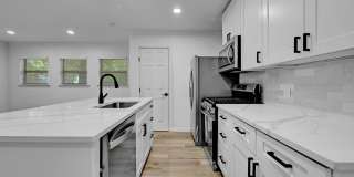 Top of the line 6 bed in West Campus!!! 1913!!! Gallery 9