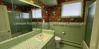 Spacious South Roanoke Home with Lawn Care Included Gallery 38