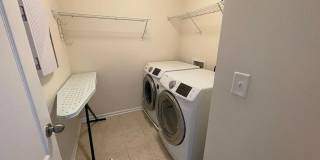 Room in 6 Bedroom Home at Agnew Dr Gallery 9