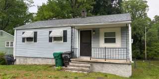 3 BEDROOM, 1 BATH, 900 SQ FT, GAS HEAT, WINDOW AC Gallery 1