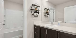 Modern 5 Bed Home Gallery 15