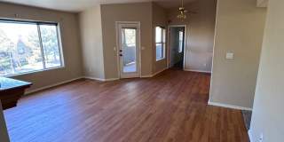 3rd floor with balcony - Boulder City Gallery 14