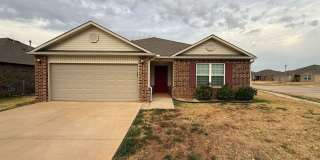 Beautiful Spacious 3 Bedroom Home in Mustang School District Gallery 1