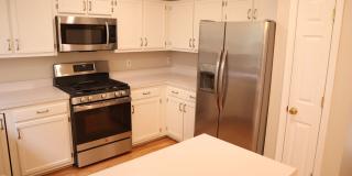 Exquisite Renovated Townhome in Germantown Estates Gallery 4