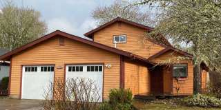 Spacious 4 Bedroom House in South Town! Gallery 1