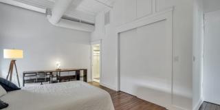 2 BED | 2 BATH | DOWNTOWN CONDO | GARAGE PARKING INCLUDED Gallery 24