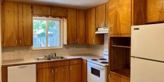 Great Three Bedroom, Close to Everything! Gallery 5