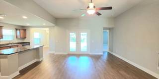 Spacious 3-Bedroom Home - Stonechase Gallery 5