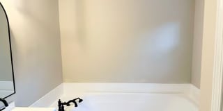 Beautiful Three Bedroom Single Family House Gallery 12