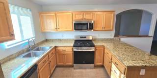 Large 3 Bedroom, 3 Bathroom Home with Solar Gallery 4