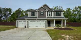 Beautiful 4 Bed 2.5 Bath Home with Fenced Backyard Gallery 1