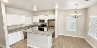 SPACIOUS 3BED/3/5BATH/2GARAGE TOWNHOME - 6040 24th Street Gallery 3
