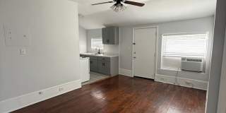 Penthouse Vintage Apartment in Historic Home Near Downtown Gallery 3