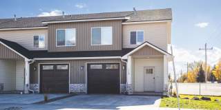 END UNIT - Modern Luxury Townhome in Saint Anthony – Welcome Home! Gallery 1