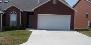2 bed, 2 bath, 2 car garage one level townhouse in West Knoxville Gallery 1