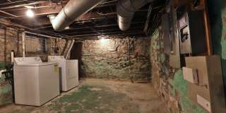 4 Bedroom North Campus Newly Remodeled House with 2 Decks and Patio Gallery 32