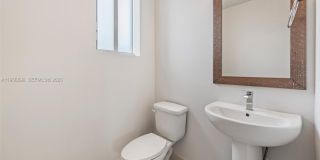 2561 NE 193rd St Gallery 13