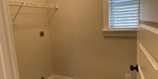 Spacious 3 bedroom home with garage and fenced backyard! Gallery 17