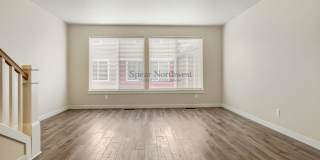 Freshly Remodeled 3-Story Townhome in a Gated Community — Blocks to MAX & Gresham Station Gallery 4