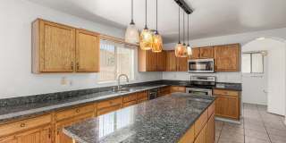 Charming 3 bed, 2.5 bath in El Mirage! W/POOL!! Gallery 14