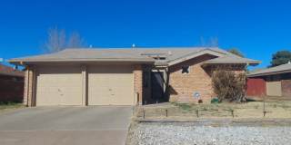 Beautiful views of the mountains on quiet street Gallery 1