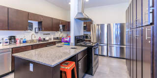 3 Square Apartments Gallery 5