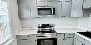 Downtown Clermont - Beautifully Renovated 2-Bed/1-Bath Upstairs Unit with Stunning Lake Minneola Views- Gallery 20