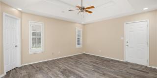 413 E Wisteria Avenue Gallery 12