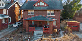 6+BR House on E. Lane – Central Campus – Newly Renovated + Free Parking – Flexible Move-In Gallery 19