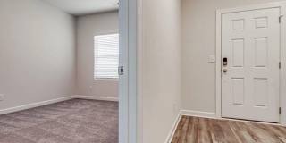 Room in 4 Bedroom Home at Tears Ln Gallery 26