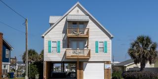Beautiful Canal front home in Atlantic Beach Gallery 1