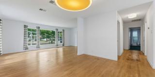 Nicely Updated 3/2 in Hyde Park Gallery 11