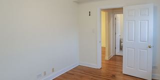 3521-29 1/2 N Broadway Gallery 42