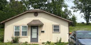 Delightful 2 Bedroom Bungalow Home-317 Woods Gallery 1