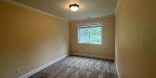 Fully refurbished duplex in excellent location - new carpet, fresh paint, etc. Gallery 11