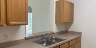 "Move In Special" $250 OFF First Month's Rent - Lovely 3 Bedroom 2 Bath Condo Gallery 5