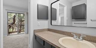 RIVER CROSSING TOWNHOME - 2BD -2.5BA - GREENBELT VIEW - WASHER/DRYER - RESERVED PARKING Gallery 26
