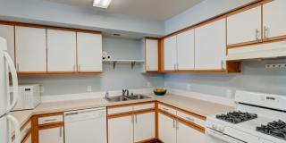 3 Bedroom, 2.5 Bath Condo in Madrona Heights - Water/Sewer/Garbage included! Gallery 3